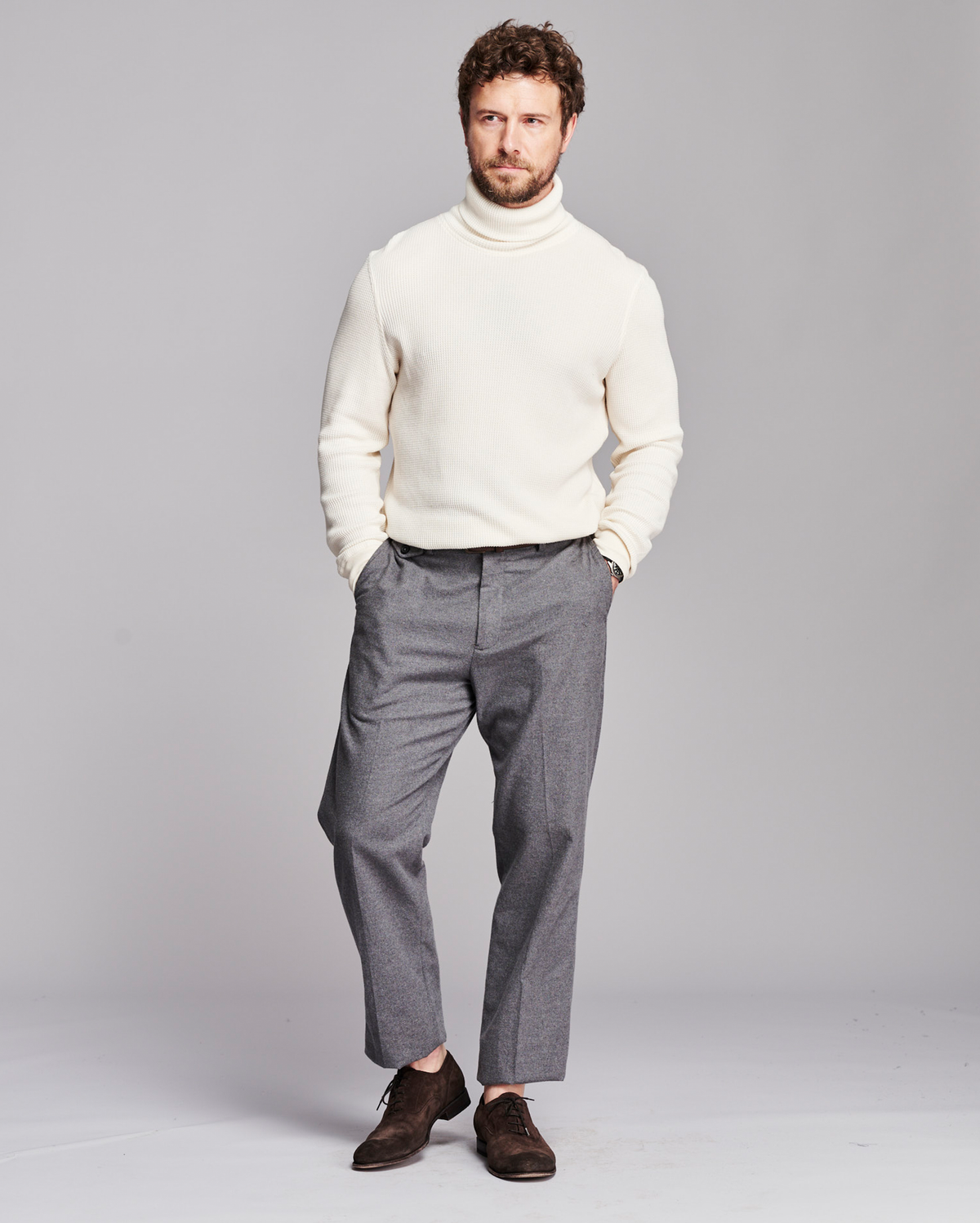 Model is 6'2" wearing size medium.