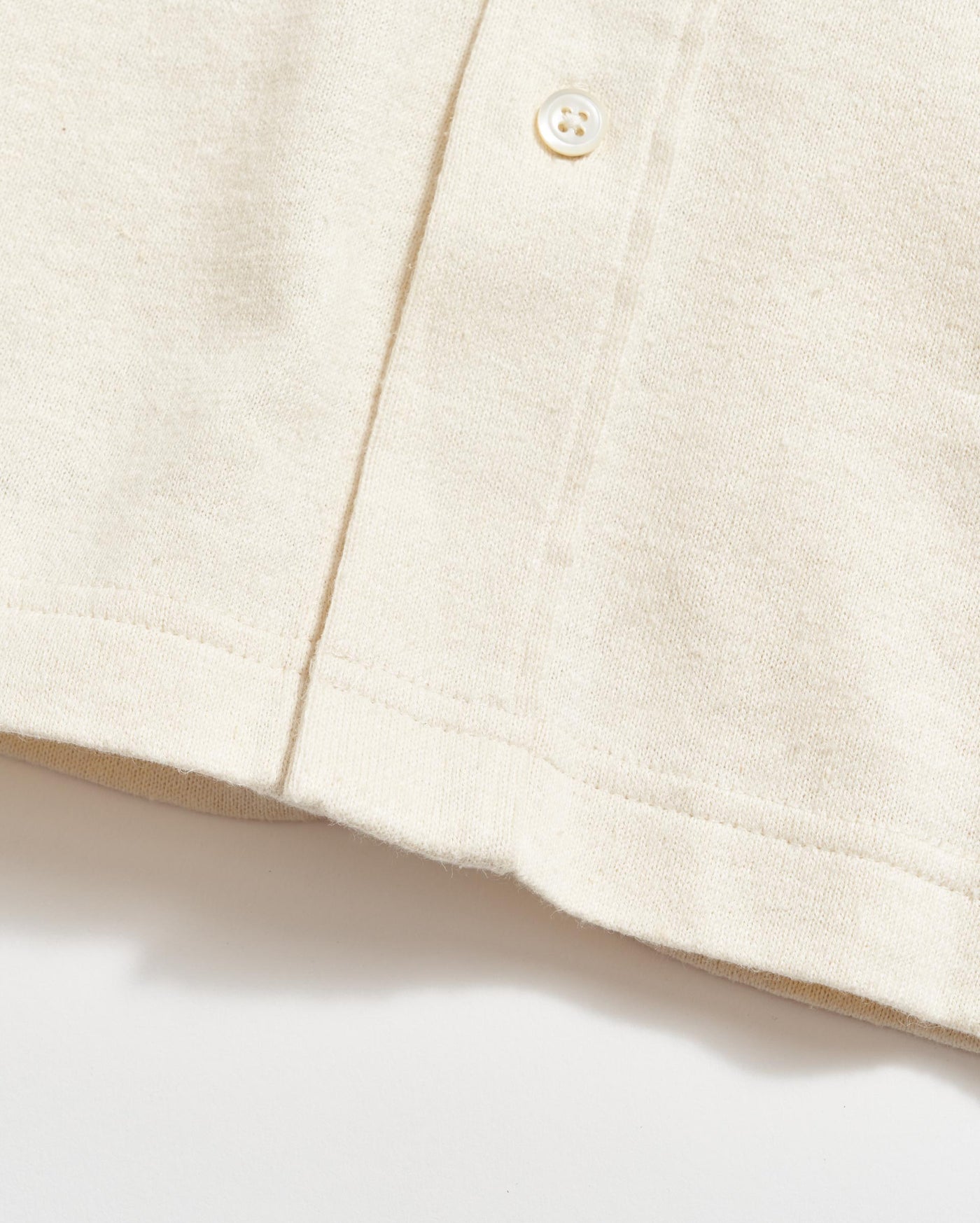 Short Sleeve Hemp Cotton Knit Shirt in Tinted White