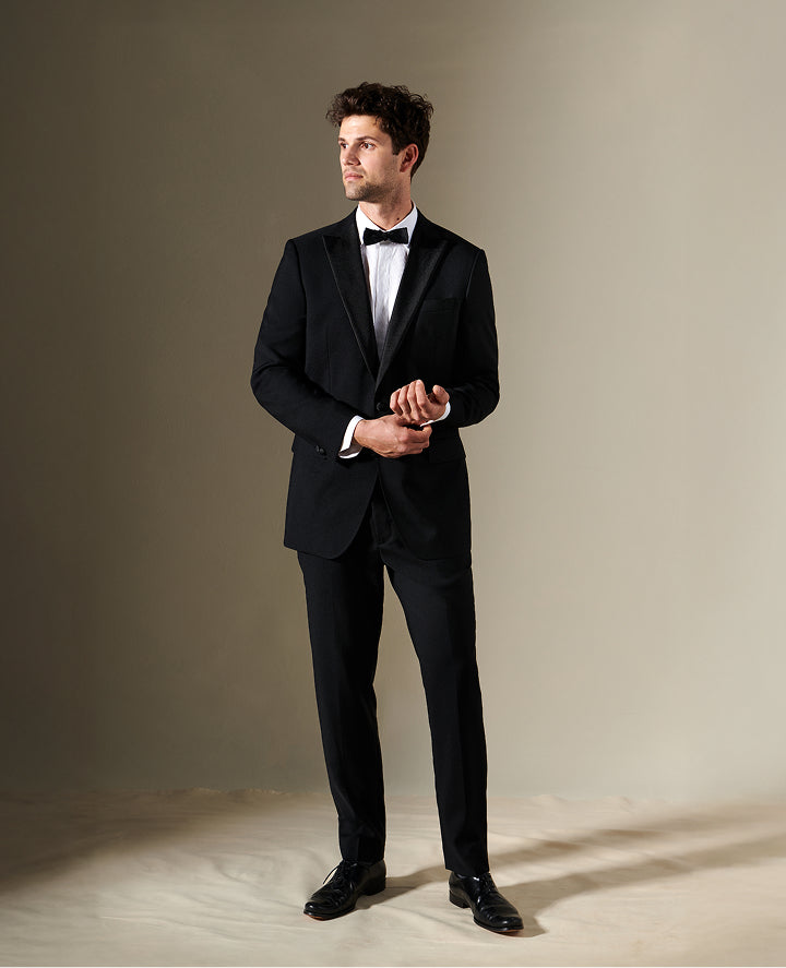 Single Breasted, Peak Lapel, Flap Pockets
