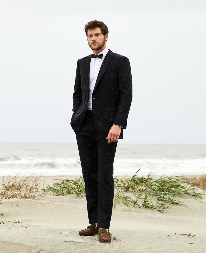 Single Breasted, Peak Lapel, Flap Pockets